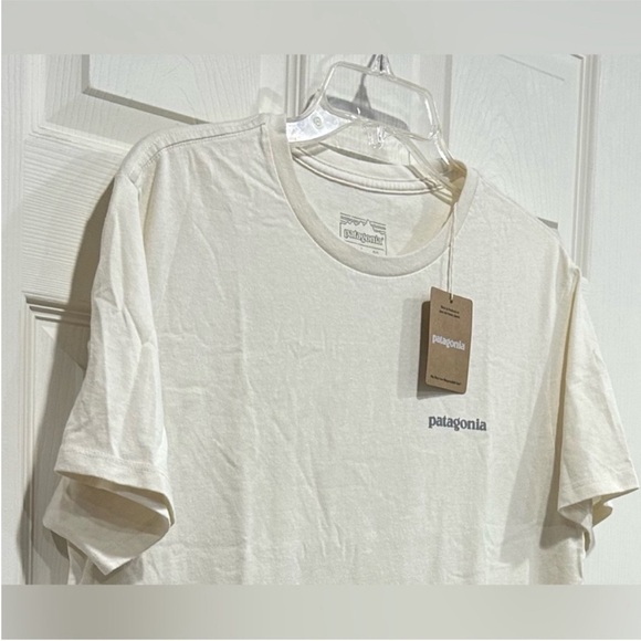 Patagonia Men's Medium Fitz Roy Icon Responsibili-Tee T-Shirt Birch White NWT - Picture 2 of 7